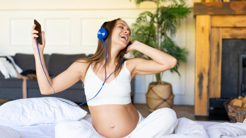 Les musiques préférées des bébés in utero enfin révélées !