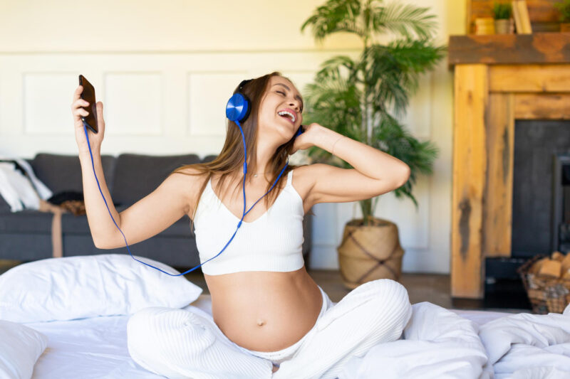 Les musiques préférées des bébés in utero enfin révélées !